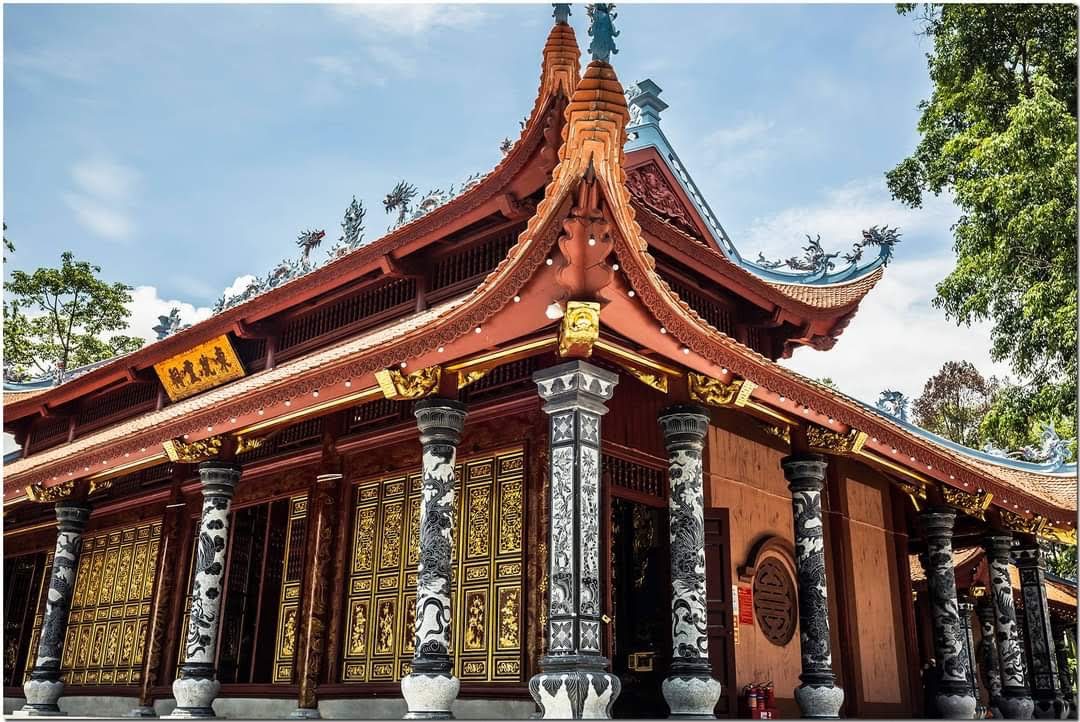 Nhà Gỗ Đình - Chùa